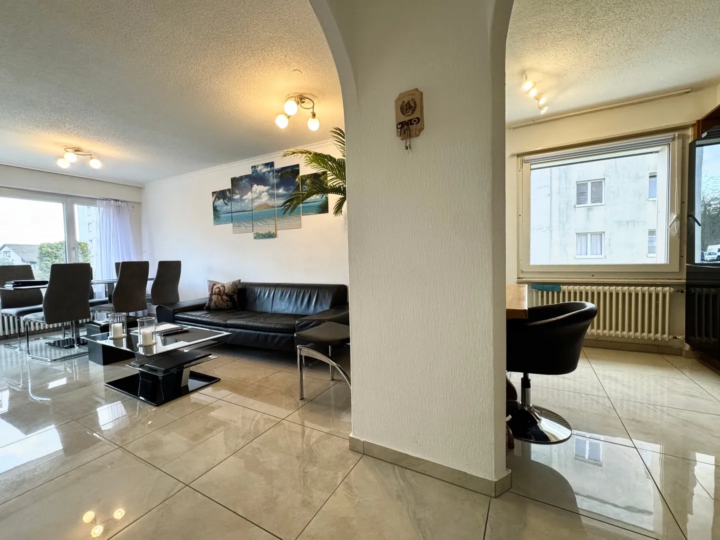 EMPLACEMENT UNIQUE AVEC PISCINE ET ACCÈS À L'AARE - Photo 2 sur 13