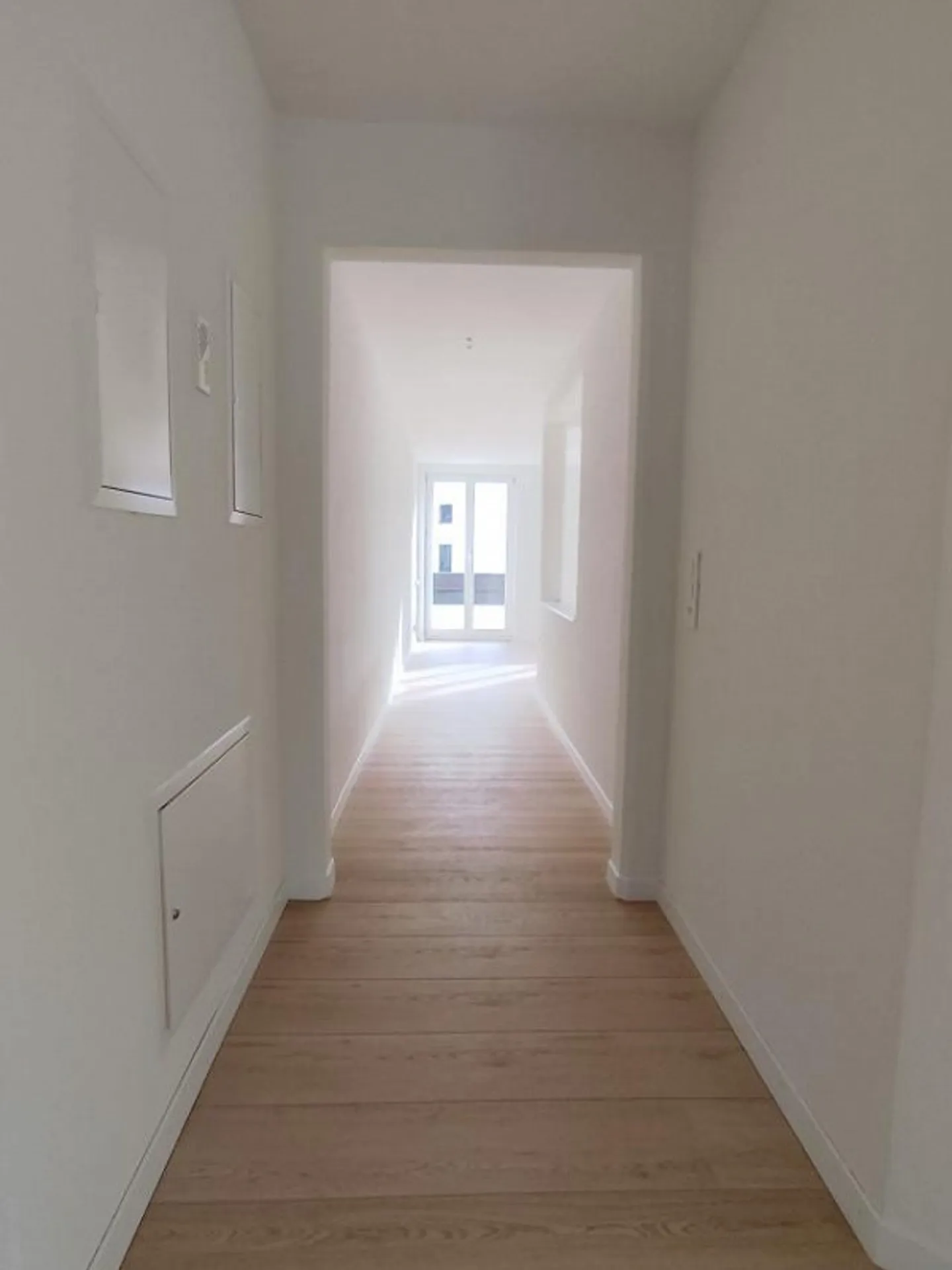 Appartement fraîchement rénové avec grande terrasse - Photo 10 sur 17