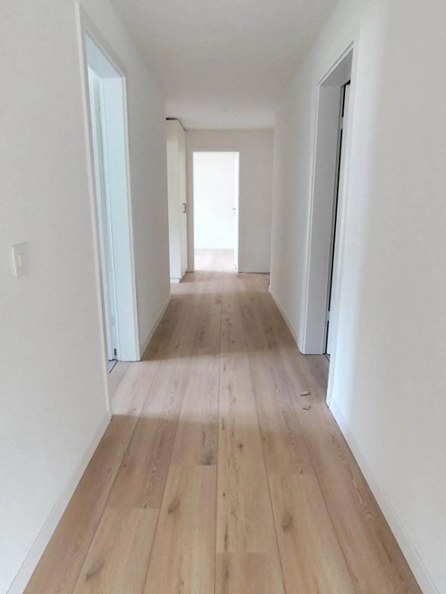 Appartement fraîchement rénové avec grande terrasse - Photo 11 sur 17