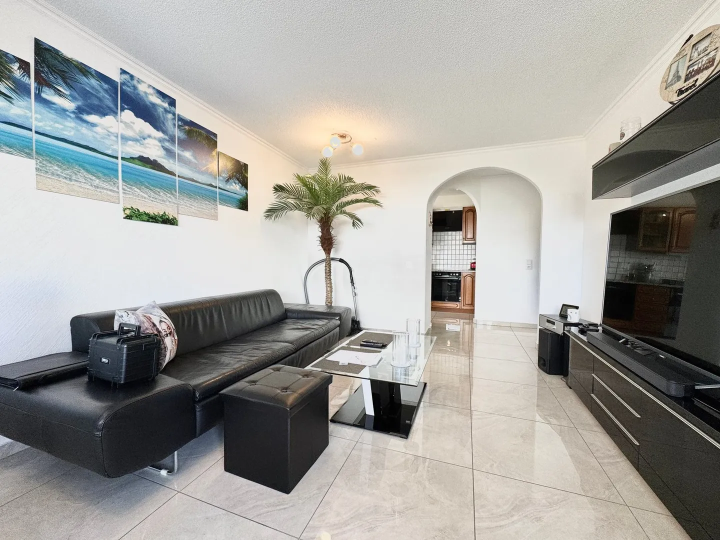 EMPLACEMENT UNIQUE AVEC PISCINE ET ACCÈS À L'AARE - Photo 3 sur 13