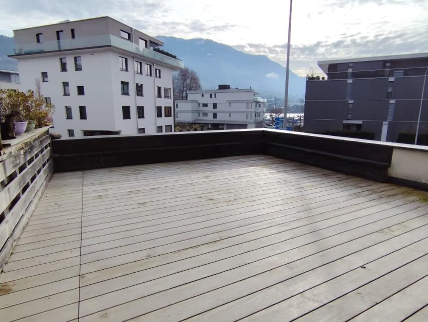 Appartement fraîchement rénové avec grande terrasse - Photo 14 sur 17