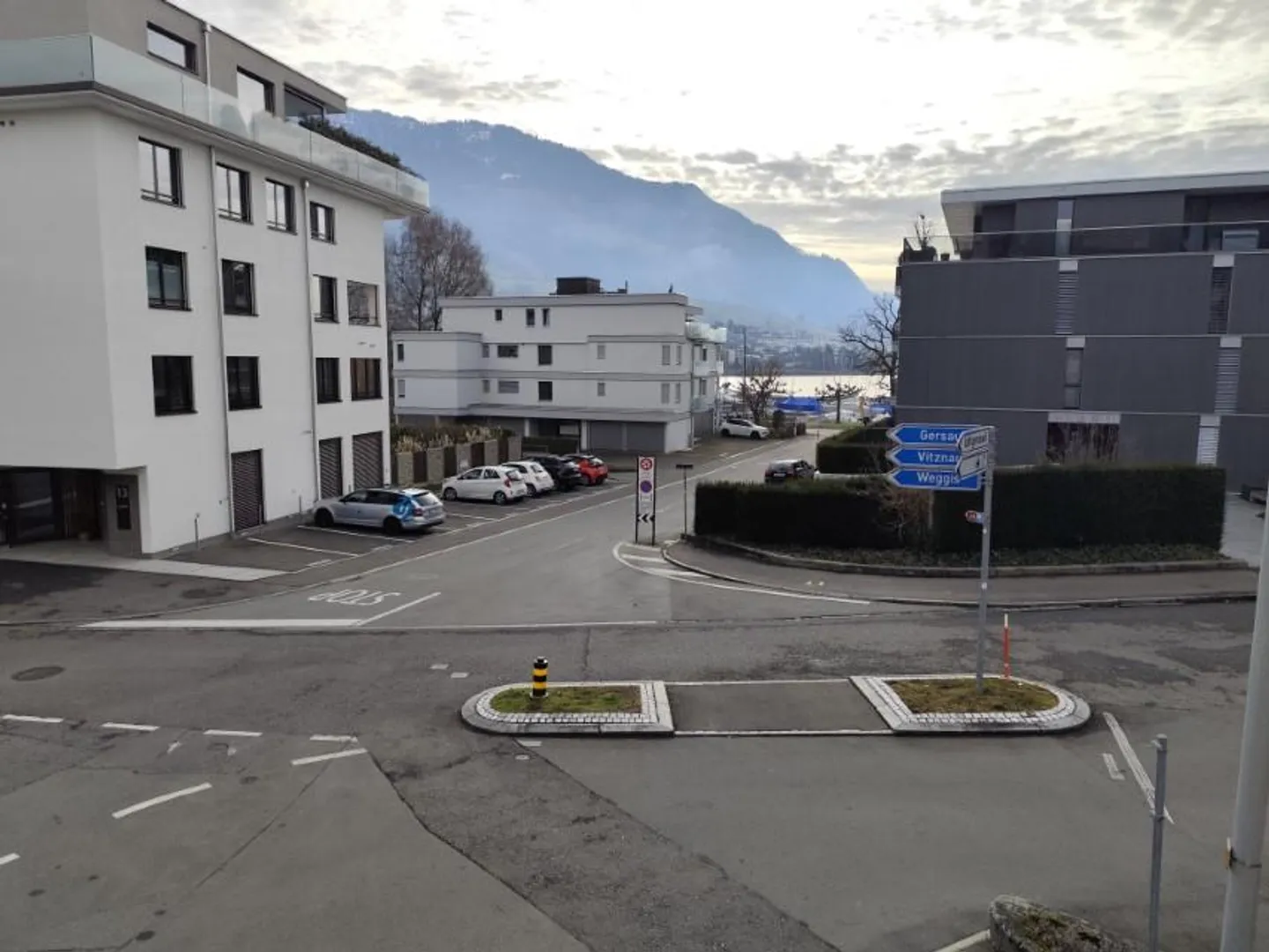 Appartement fraîchement rénové avec grande terrasse - Photo 15 sur 17