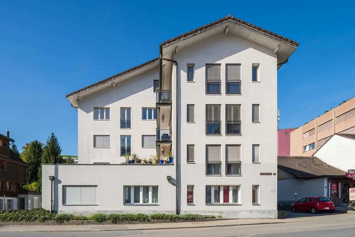 Appartement fraîchement rénové avec grande terrasse - Photo 17 sur 17