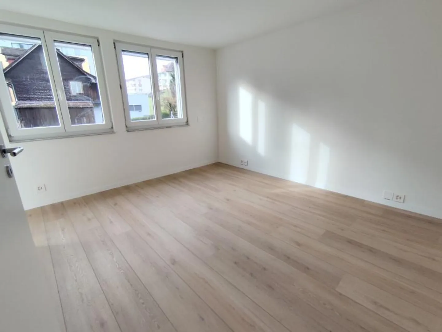 Appartement fraîchement rénové avec grande terrasse - Photo 7 sur 17