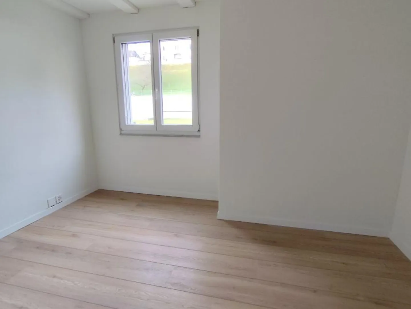 Appartement fraîchement rénové avec grande terrasse - Photo 8 sur 17