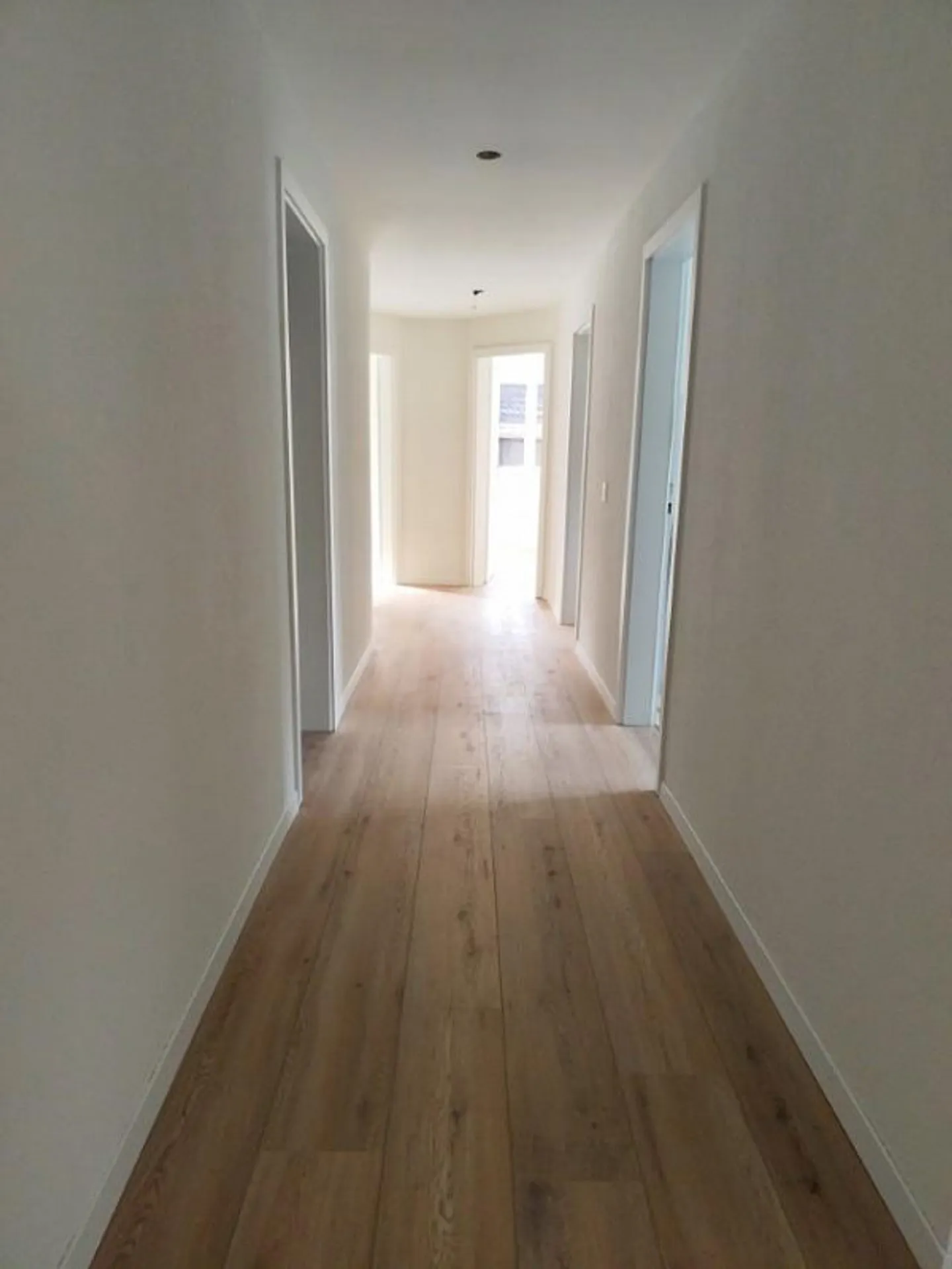 Appartement fraîchement rénové avec grande terrasse - Photo 9 sur 17