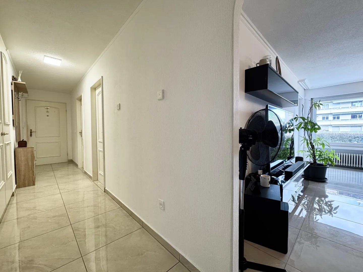 EMPLACEMENT UNIQUE AVEC PISCINE ET ACCÈS À L'AARE - Photo 5 sur 13