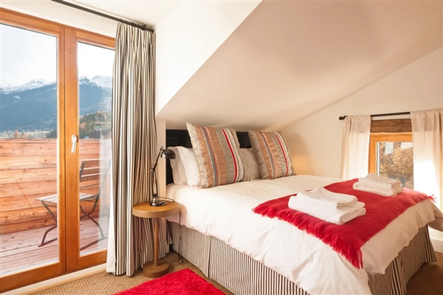 Beautiful building with 4 apartments + restaurant - Photo 5 of 20