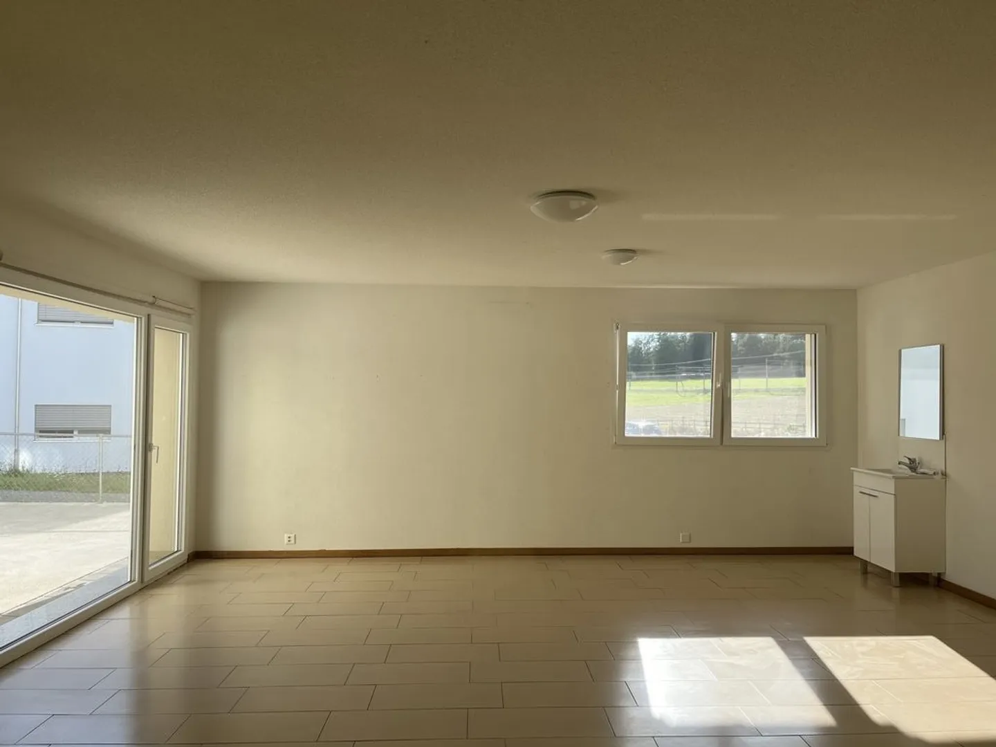 CHENENS (DE) - Commercial Space on the Ground Floor - 190m2 - Photo 3 of 6