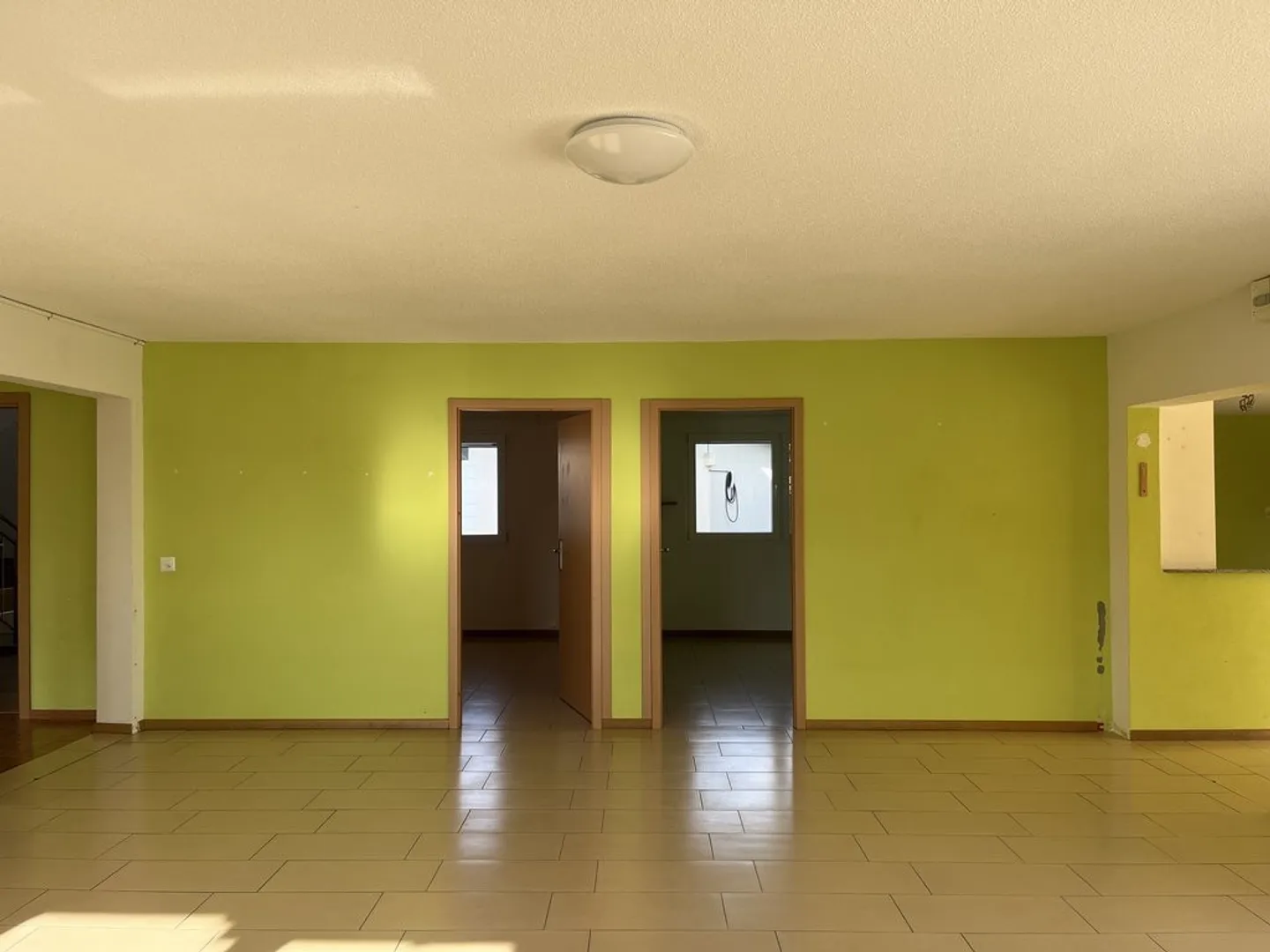 CHENENS (DE) - Commercial Space on the Ground Floor - 190m2 - Photo 4 of 6
