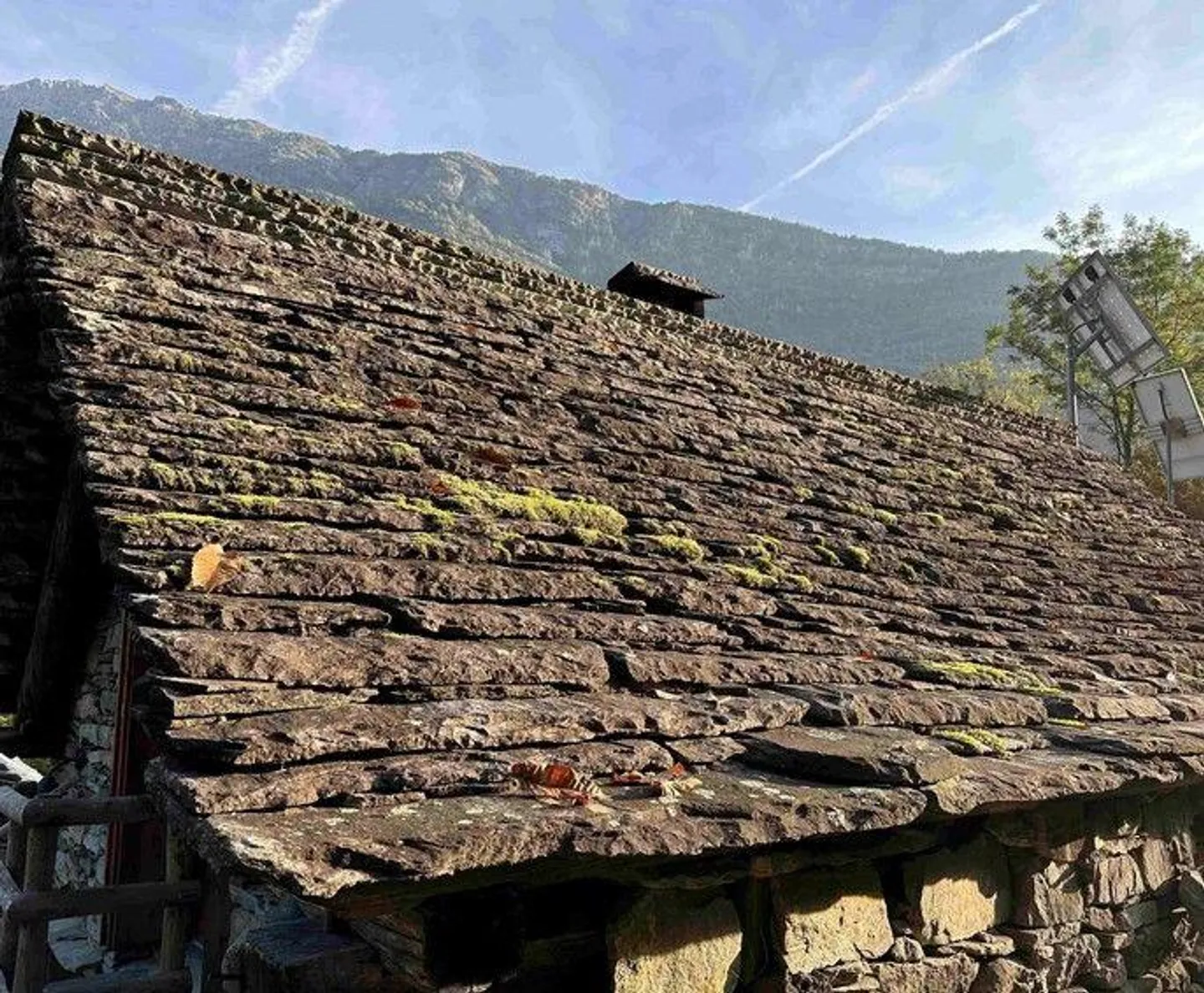 Rustikales Haus mit Wald - Foto 3 von 13