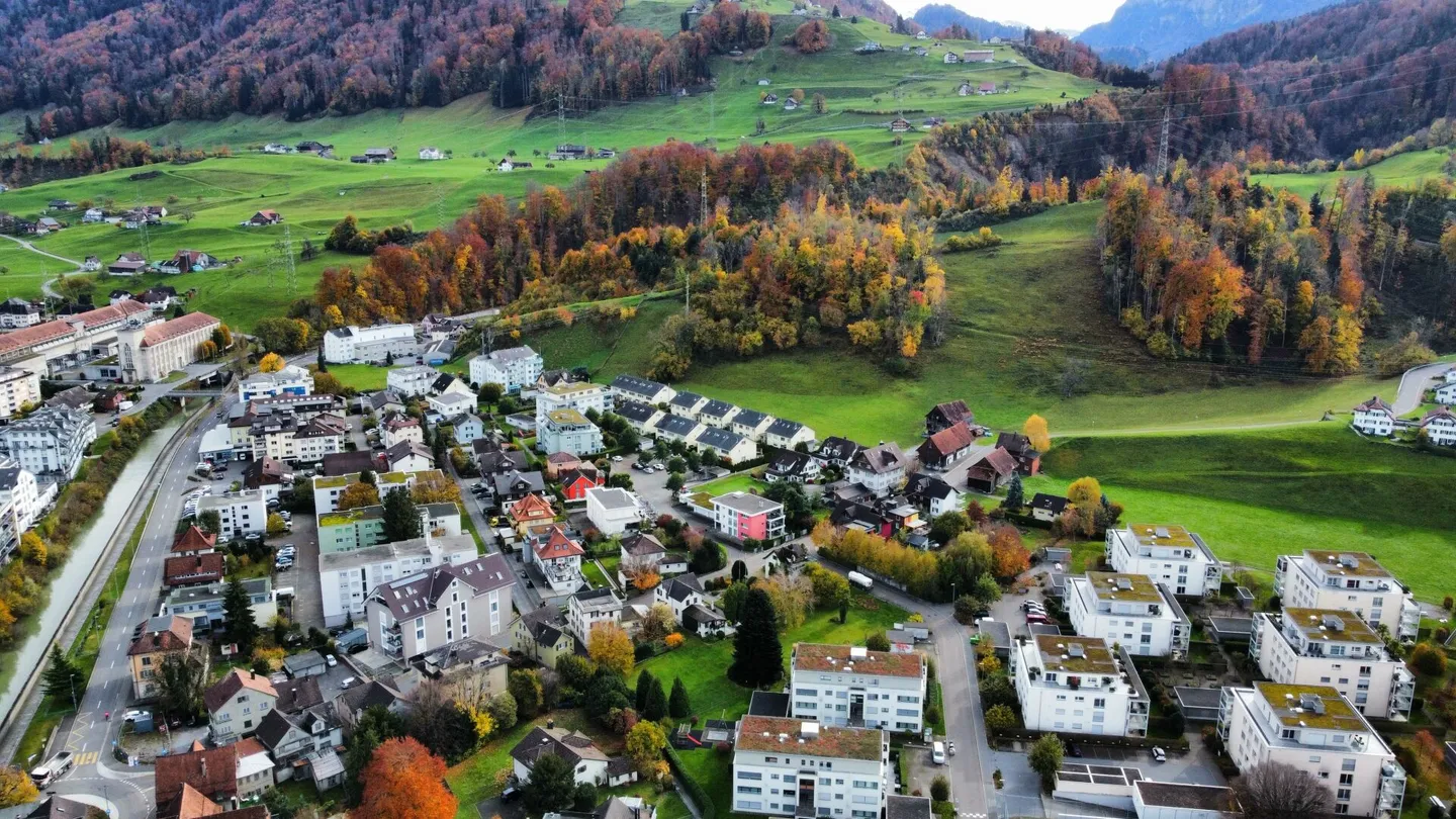 Ampia casa angolare di 5,5 stanze - Foto 1 di 1