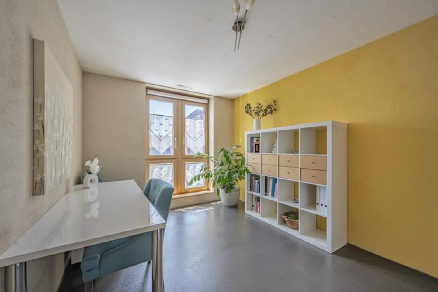 UNIQUE 3.5-ROOM APARTMENT WITH HISTORICAL CHARM - Photo 5 of 8