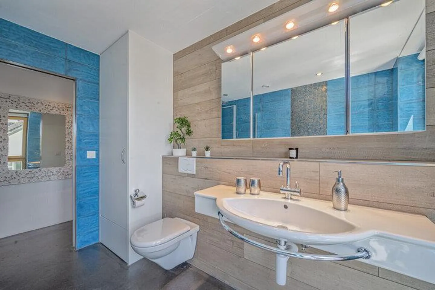 UNIQUE 3.5-ROOM APARTMENT WITH HISTORICAL CHARM - Photo 7 of 8