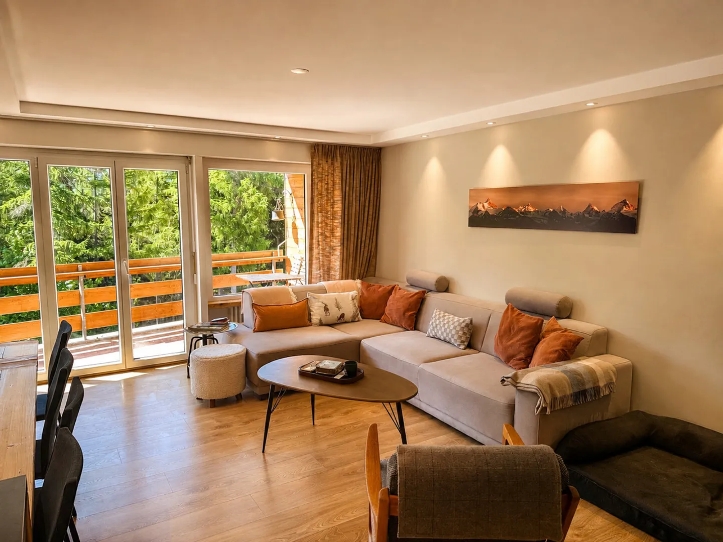 Charming 4.5 room renovated in a green setting - Photo 1 of 20