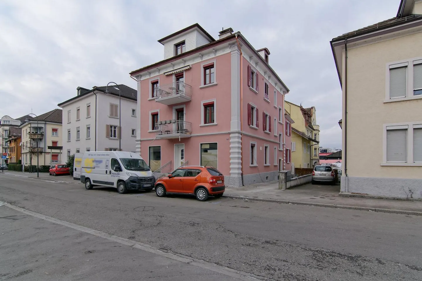 Première location après rénovation complète d'un espace commercial au rez-de-chaussée - Photo 1 sur 3
