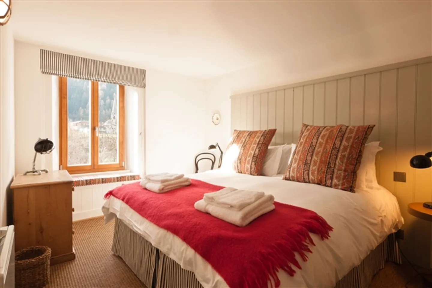 Beautiful building with 4 apartments + restaurant - Photo 10 of 20