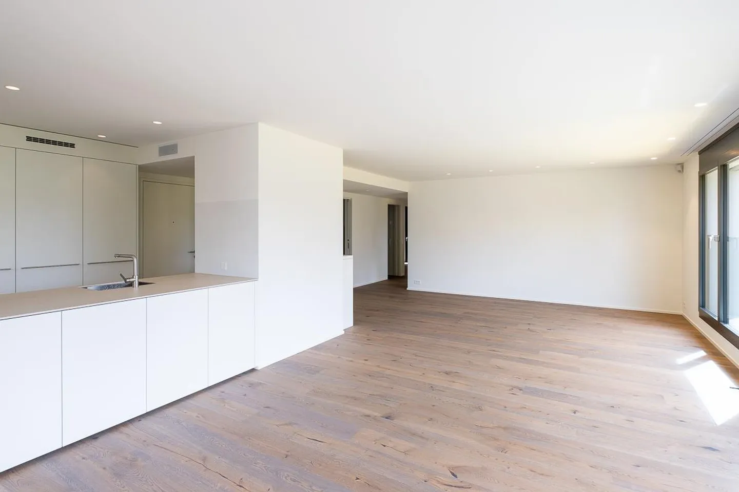 Exclusive city apartment in a preferred location - Photo 3 of 13