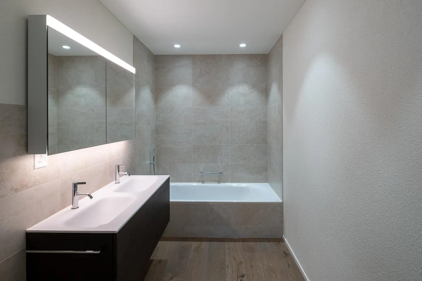 Exclusive city apartment in a preferred location - Photo 5 of 13