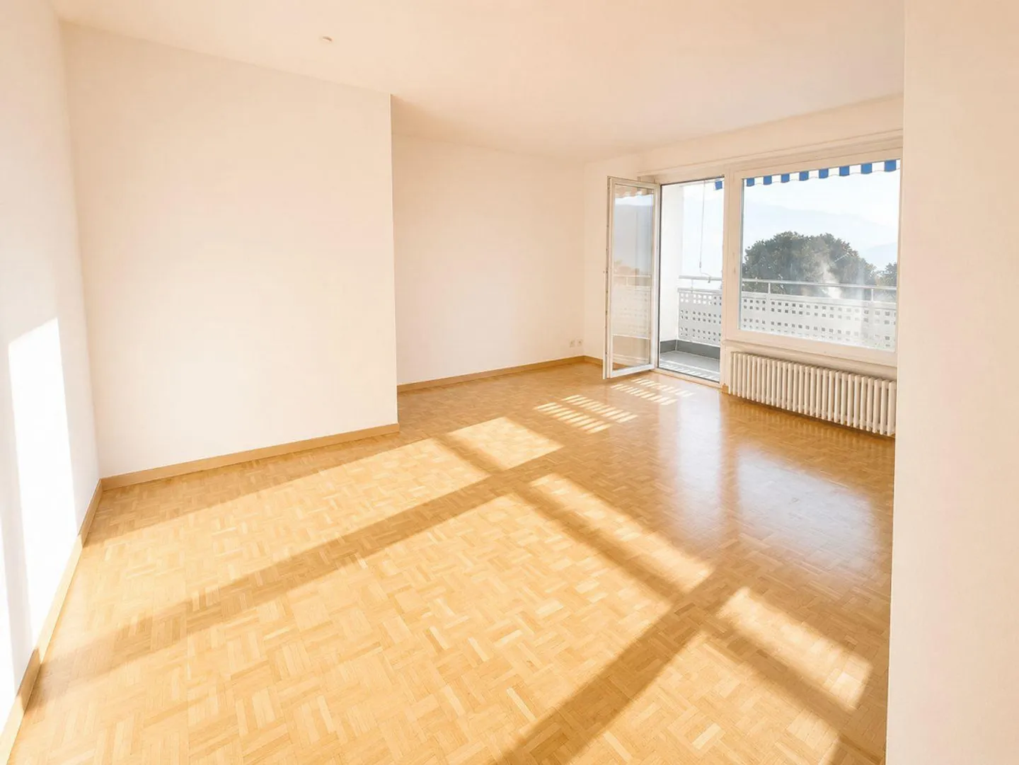 Helles Apartment im erhöhten Erdgeschoss mit offener Aussicht - Foto 1 von 8