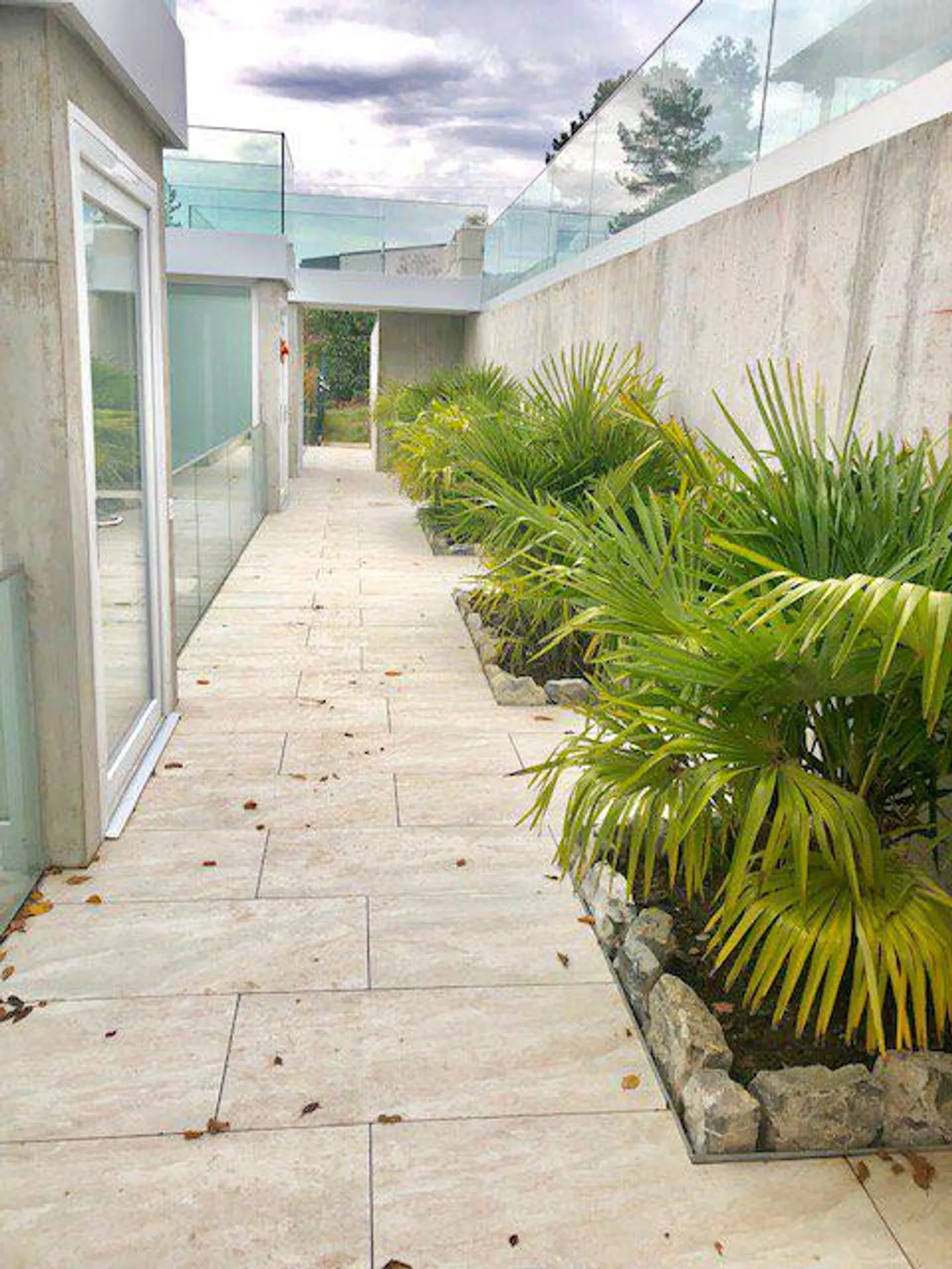 Duplex Apartment with Garden - Photo 7 of 8