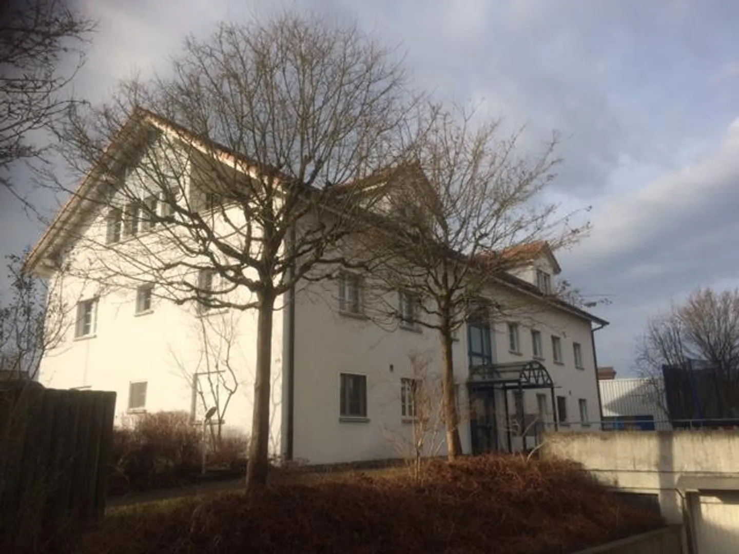 Hübsche Dachwohnung an ruhiger Lage - Foto 1 von 10