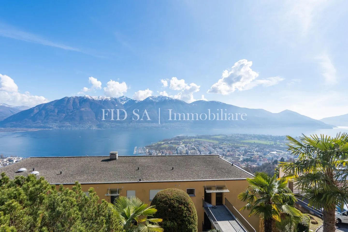 Apartment with Stunning Lake View - Photo 3 of 10