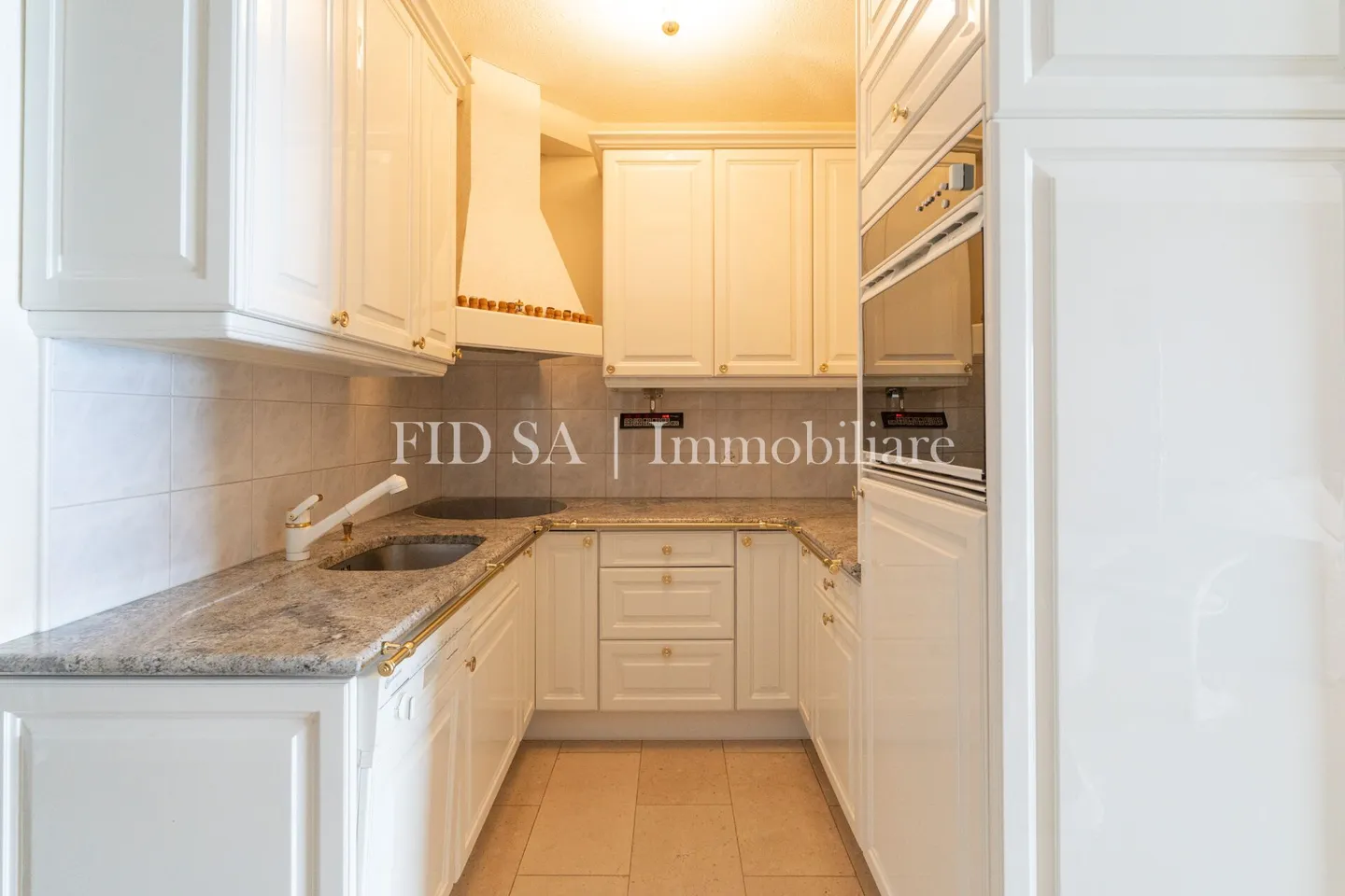 Apartment with Stunning Lake View - Photo 6 of 10