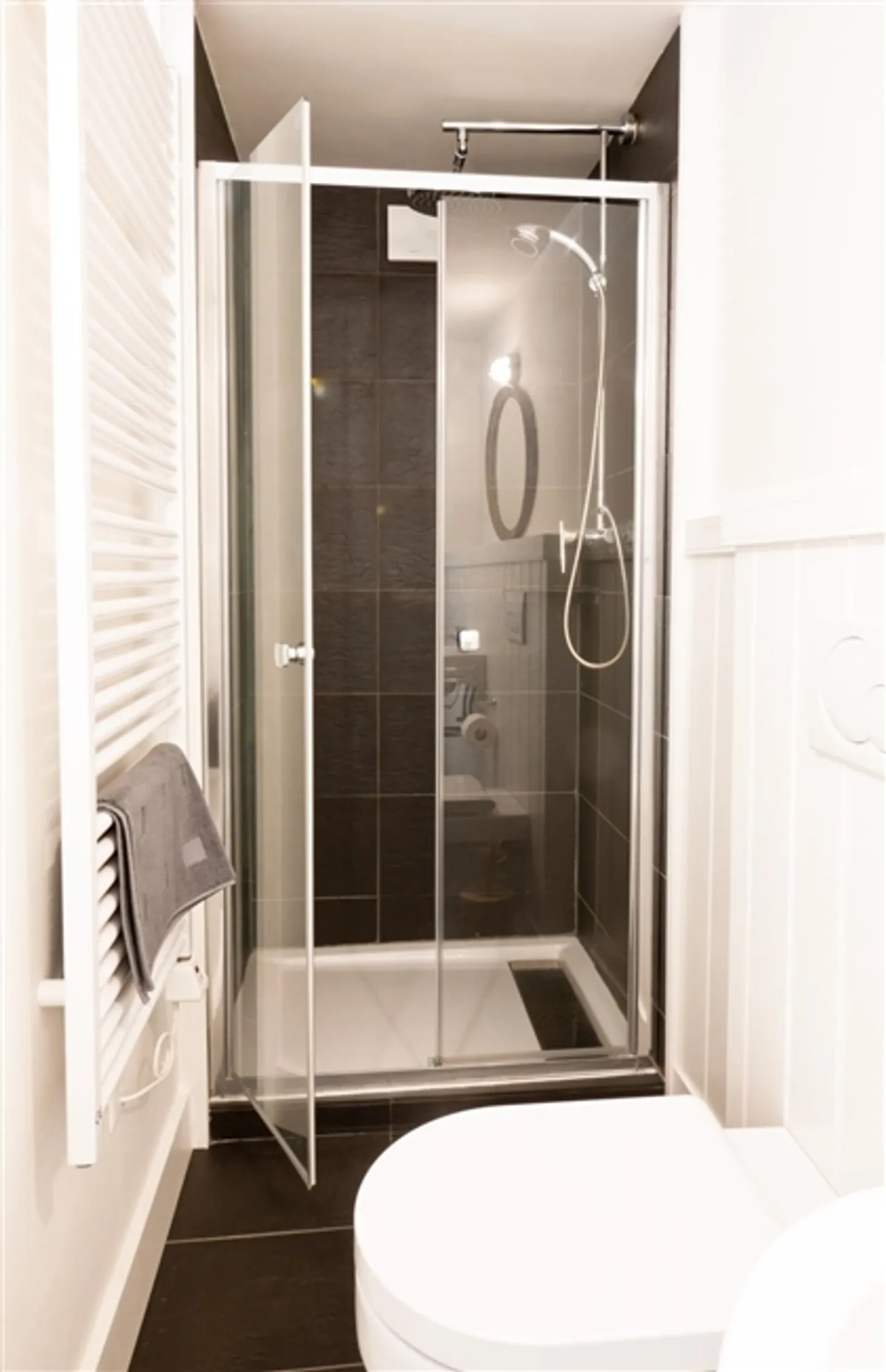 Beautiful building with 4 apartments + restaurant - Photo 16 of 20