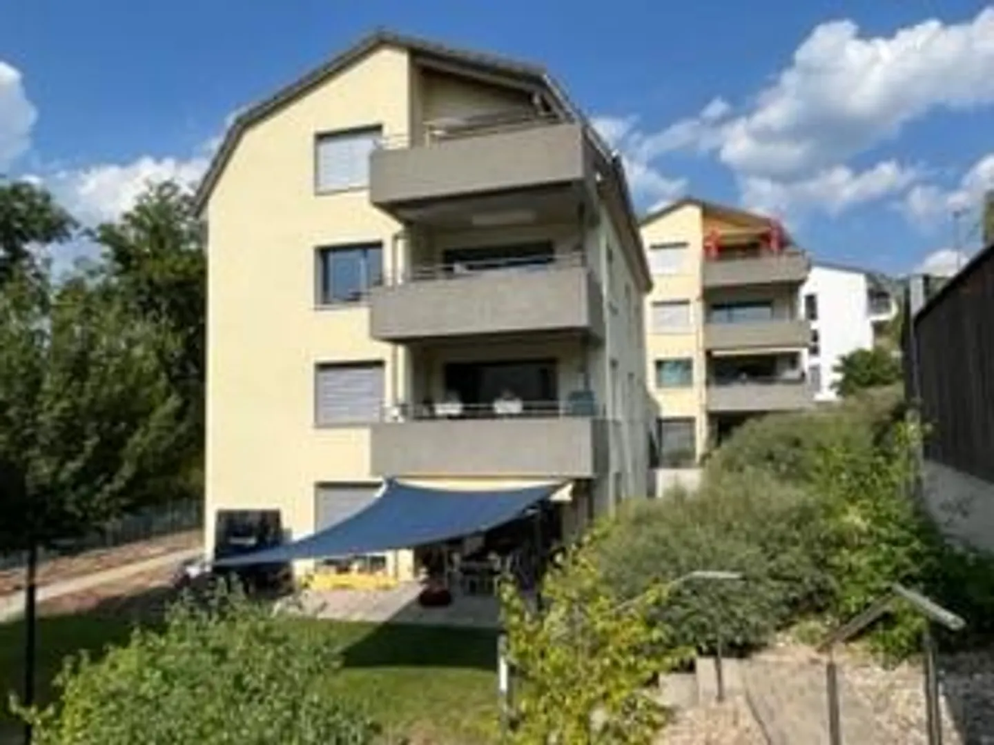 Spacious 3.5-room penthouse apartment with balcony in elevated location - Photo 1 of 15