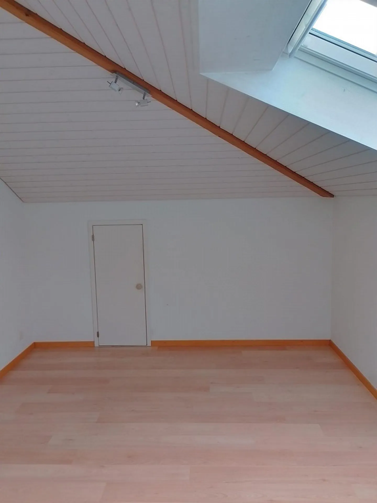 Appartamento mansardato di 2,5 stanze in affitto - Foto 2 di 8