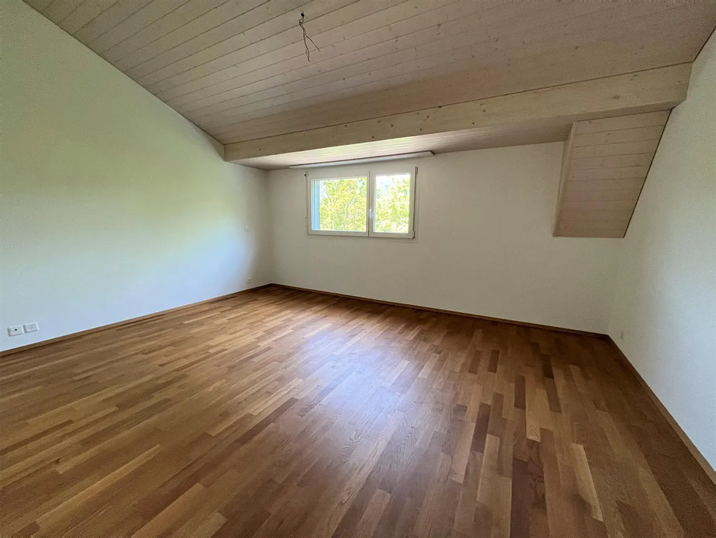 Spacious 3.5-room penthouse apartment with balcony in elevated location - Photo 9 of 15