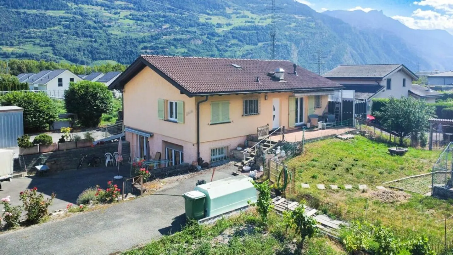 Villa with 7 rooms in Ardon - Photo 2 of 23