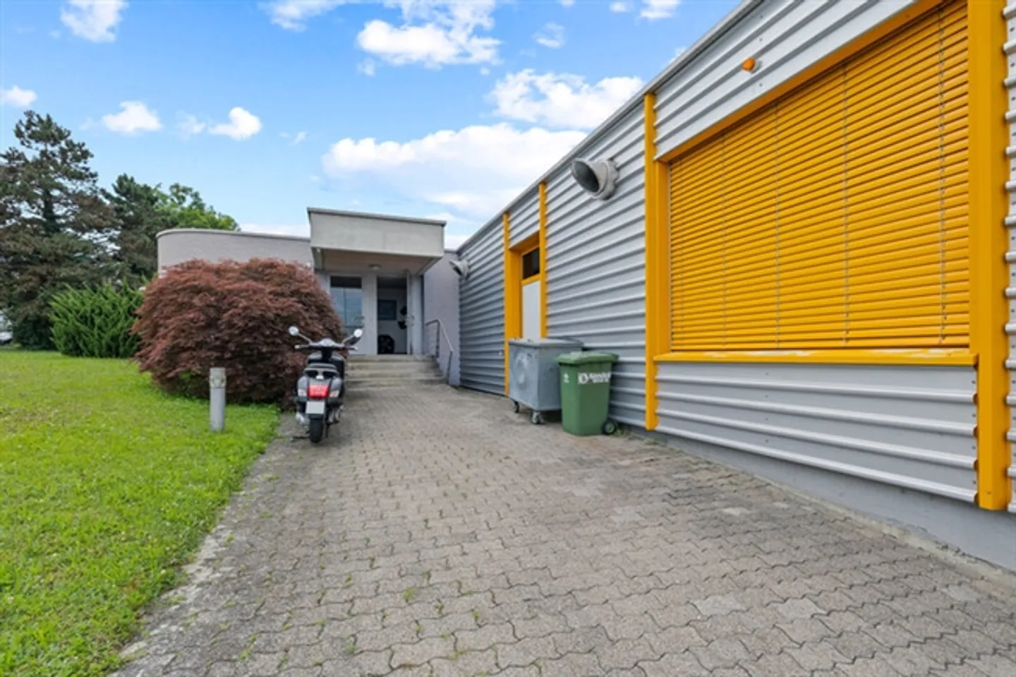 OBERHASLI 2’010 M² TERRENO COMMERCIALE VICINO ALL'AEROPORTO DI KLOTEN - Foto 2 di 8