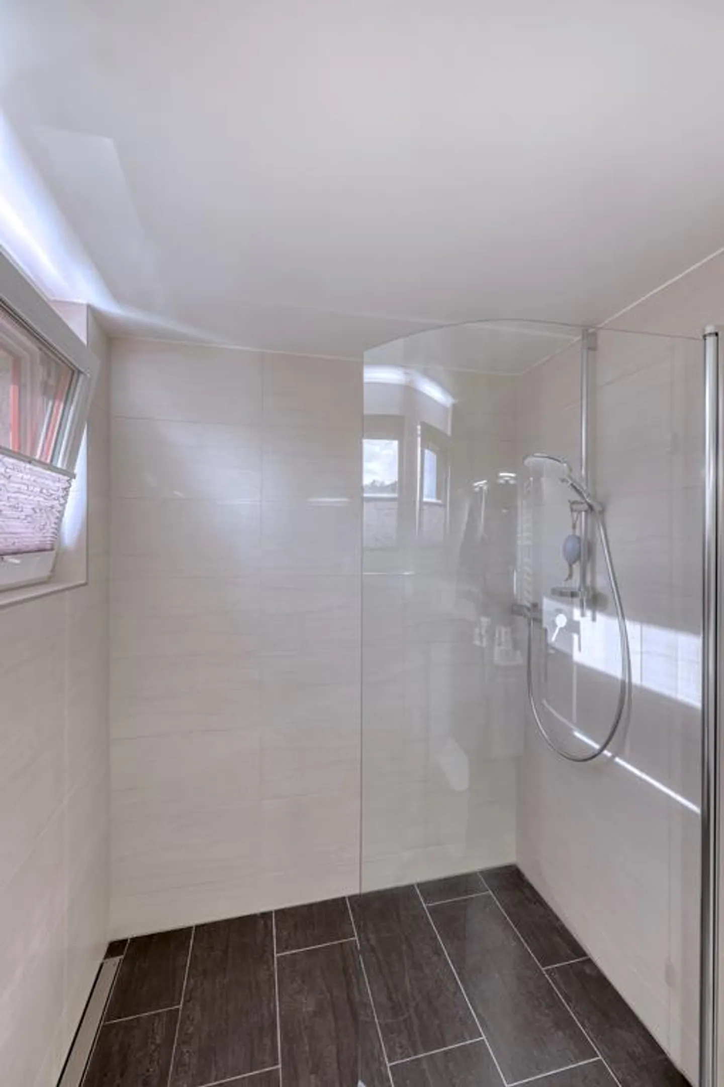 Light-Filled Maisonette Apartment - Photo 7 of 15