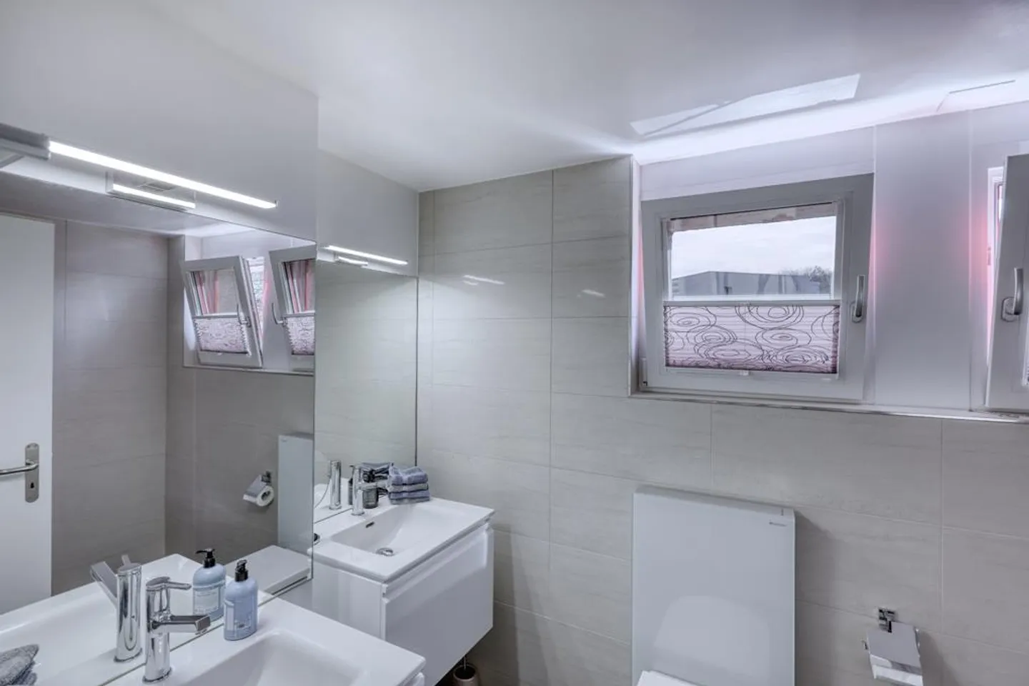 Light-Filled Maisonette Apartment - Photo 8 of 15