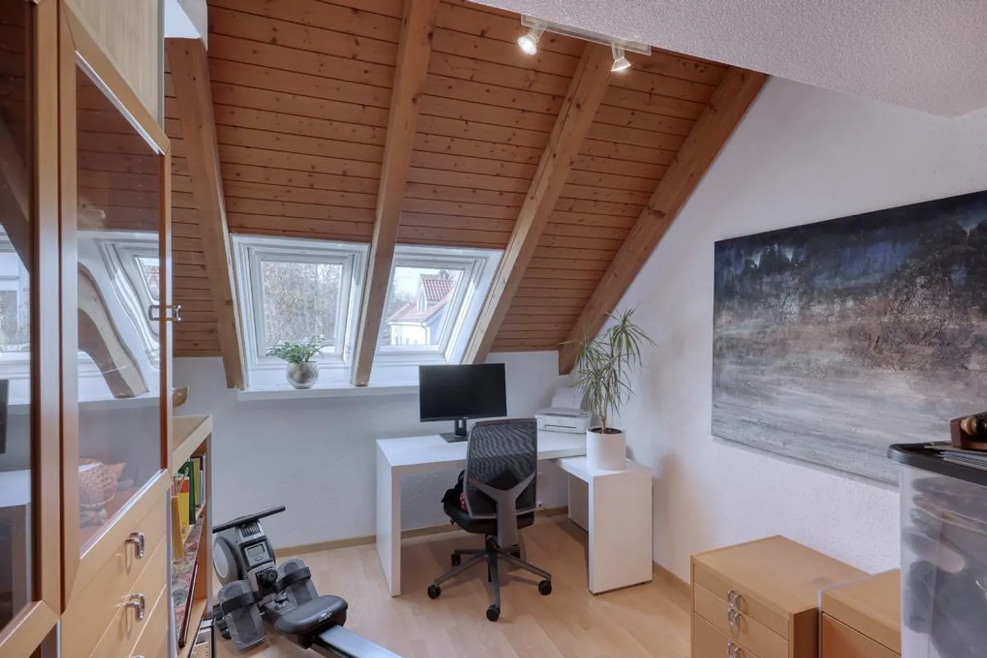 Light-Filled Maisonette Apartment - Photo 11 of 15