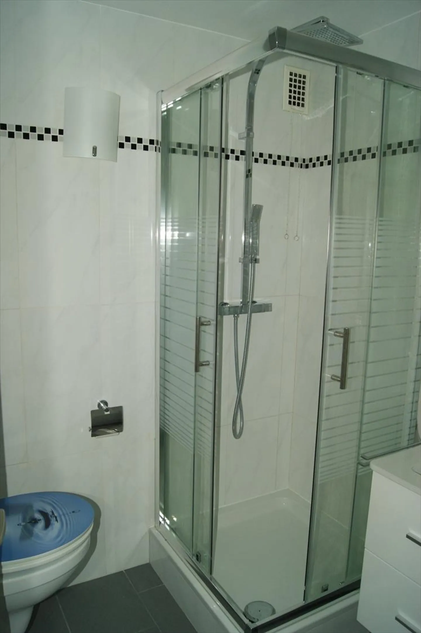 2.5-room apartment on the 4th floor - Photo 3 of 4