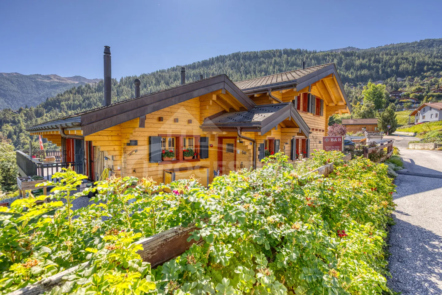 HERZSTOPPENDE CHALET MIT UNVERBAUTER AUSSICHT - Foto 3 von 22