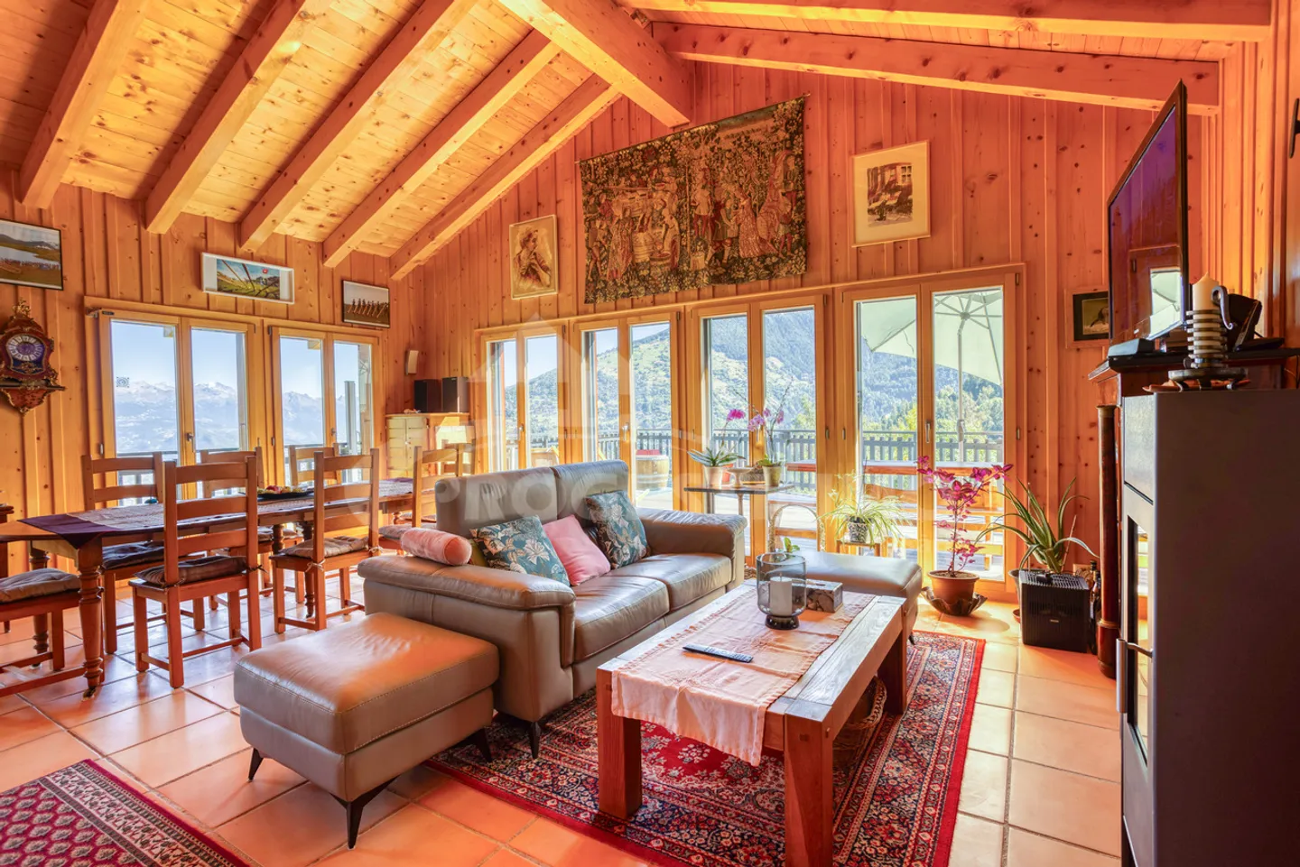 HERZSTOPPENDE CHALET MIT UNVERBAUTER AUSSICHT - Foto 4 von 22
