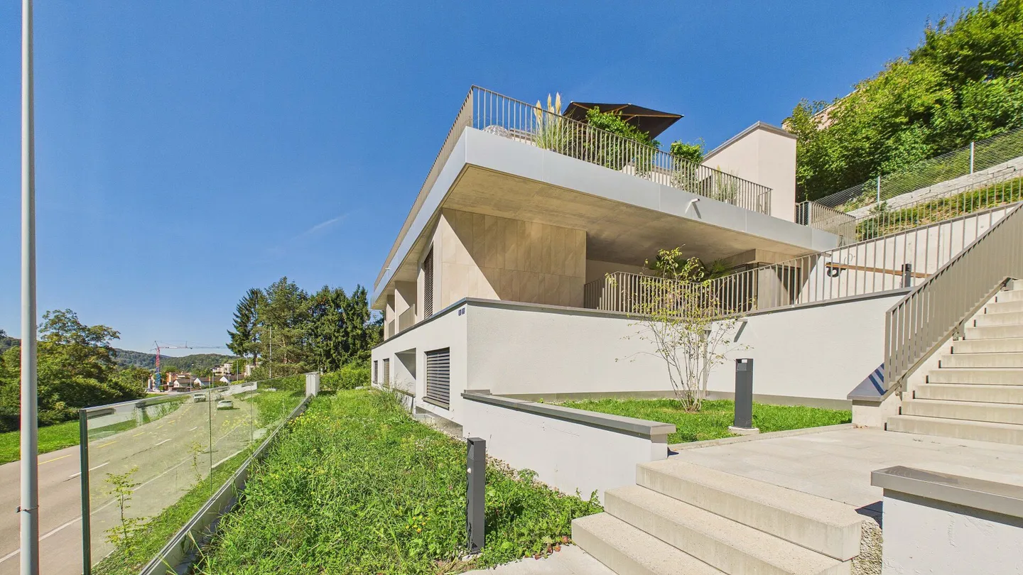 Spacious Duplex Garden Apartment with Plenty of Room for Personal Ideas - Photo 1 of 11