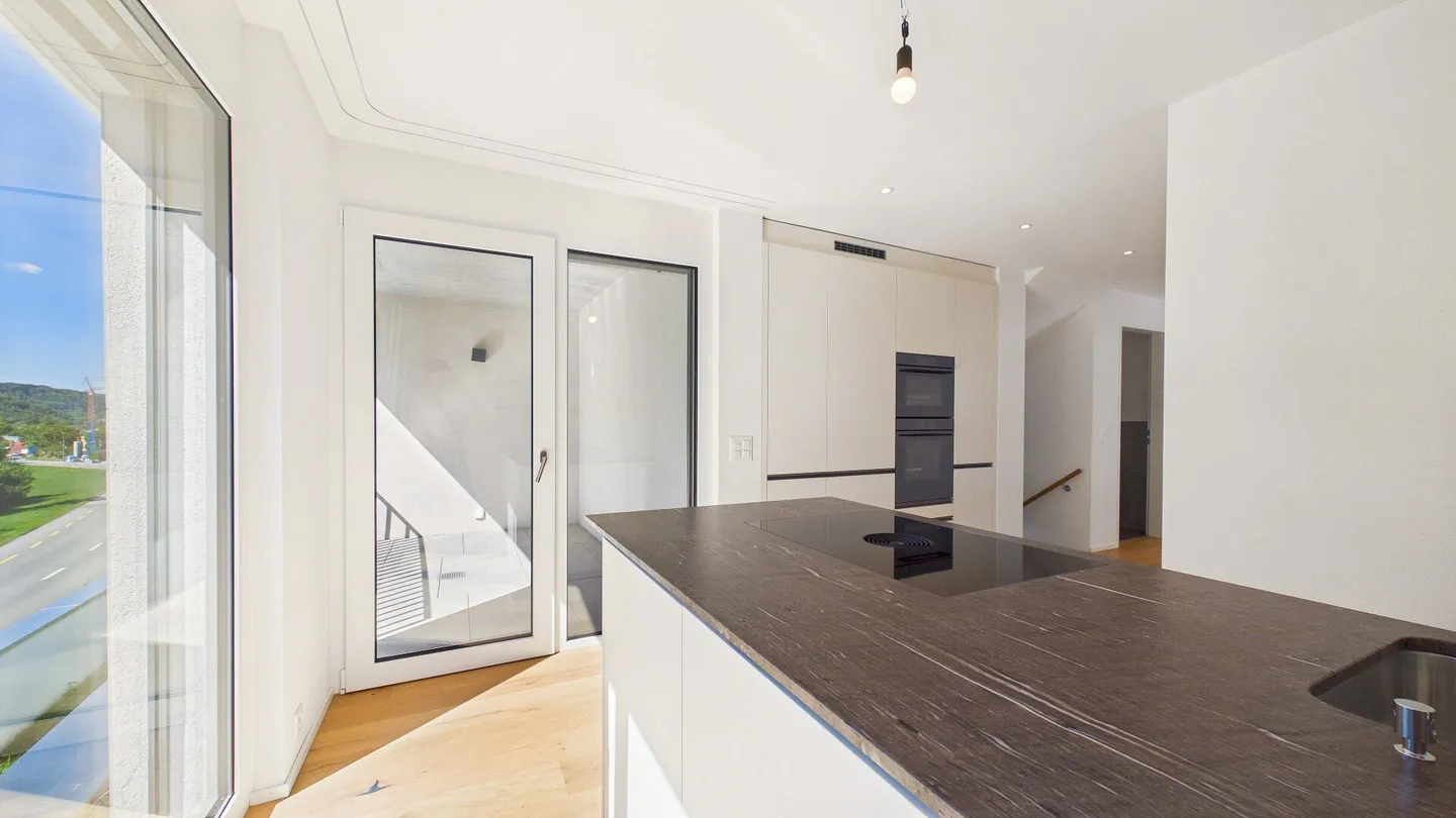Spacious Duplex Garden Apartment with Plenty of Room for Personal Ideas - Photo 4 of 11