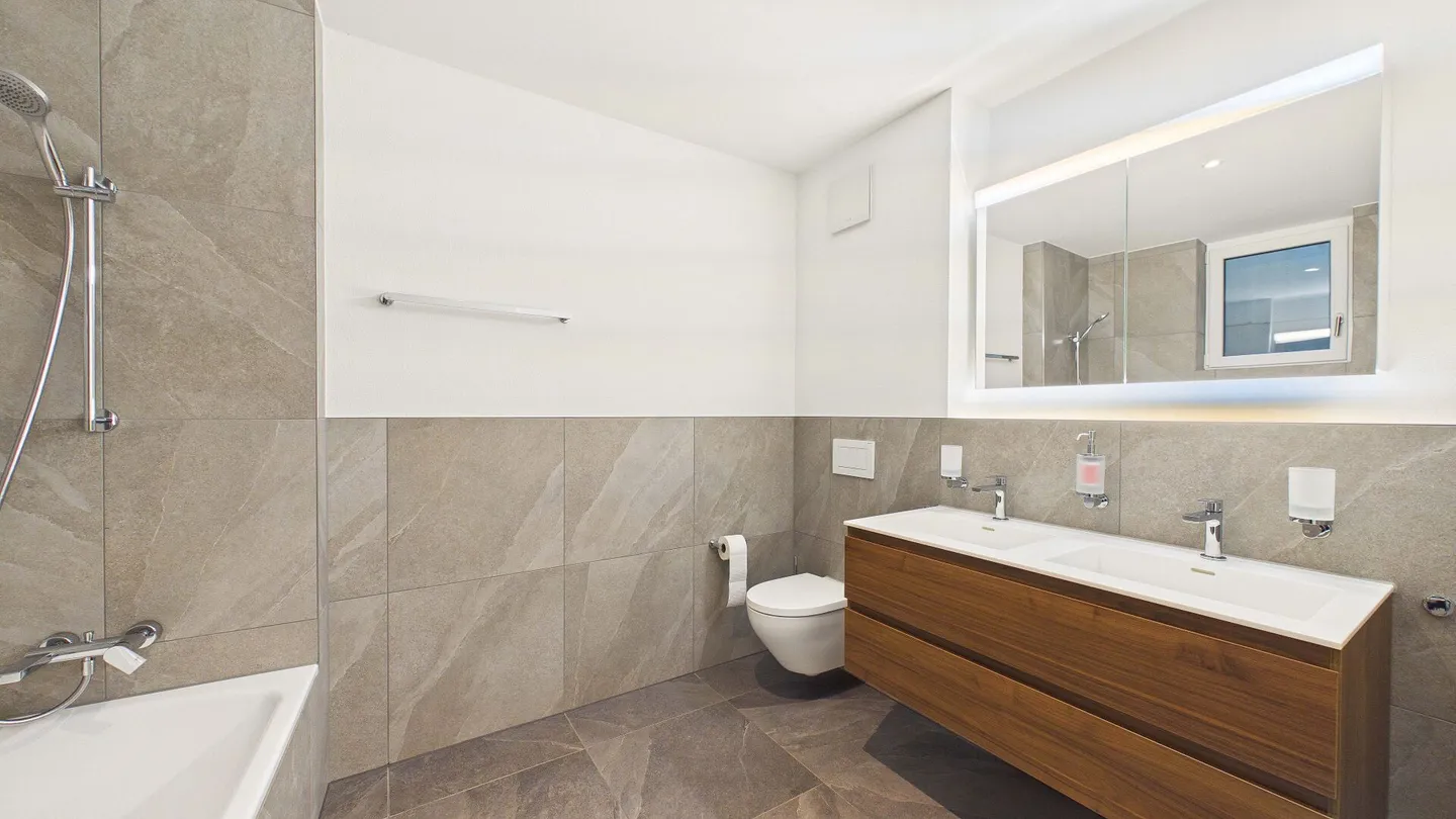 Spacious Duplex Garden Apartment with Plenty of Room for Personal Ideas - Photo 8 of 11