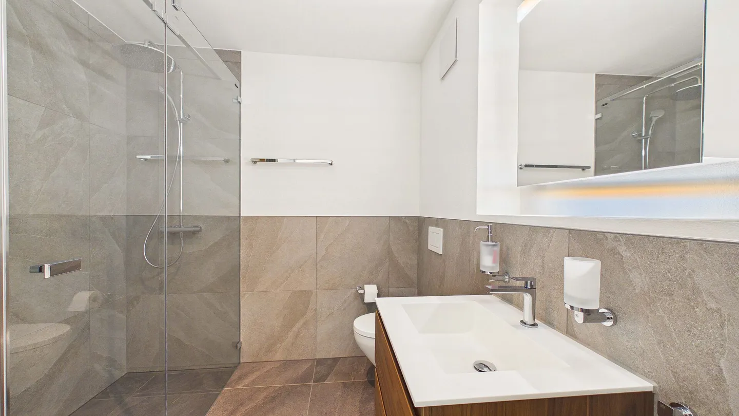 Spacious Duplex Garden Apartment with Plenty of Room for Personal Ideas - Photo 9 of 11