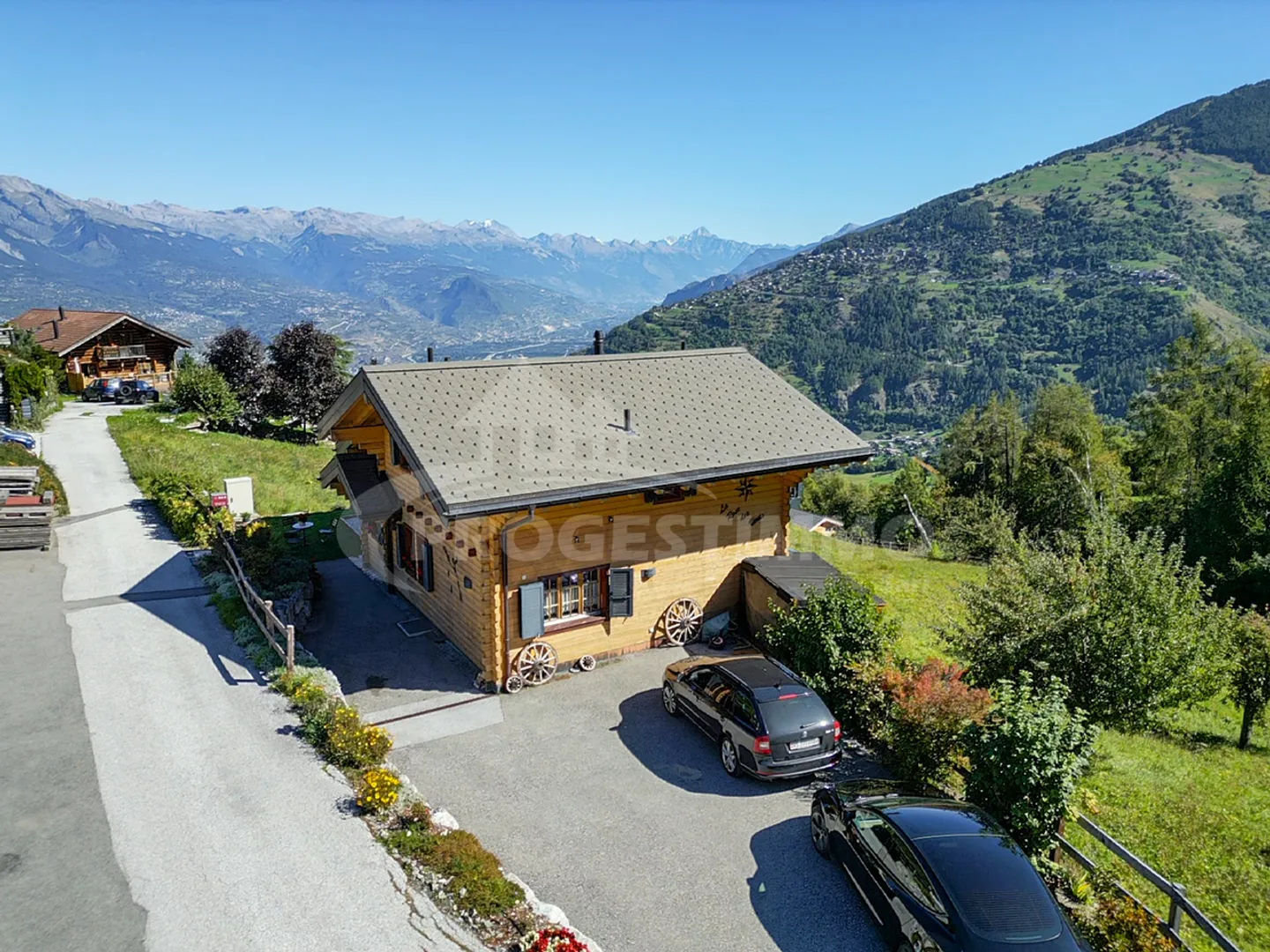 HERZSTOPPENDE CHALET MIT UNVERBAUTER AUSSICHT - Foto 21 von 22