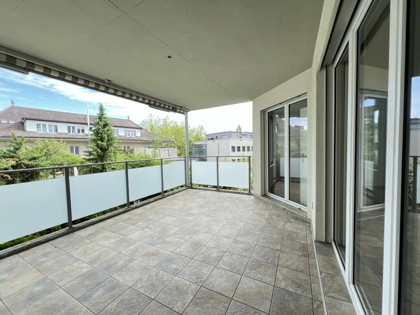 Top location 4.5 room apartment with elevator in the city center of Lyss - Photo 14 of 23