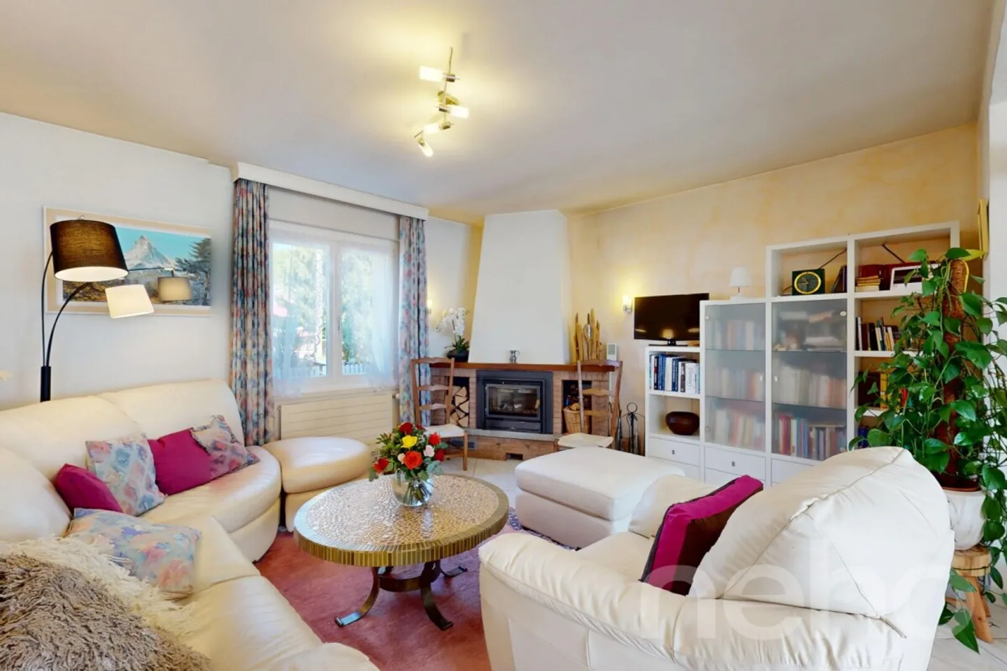 Spacious Villa with Independent Apartment - Photo 1 of 12