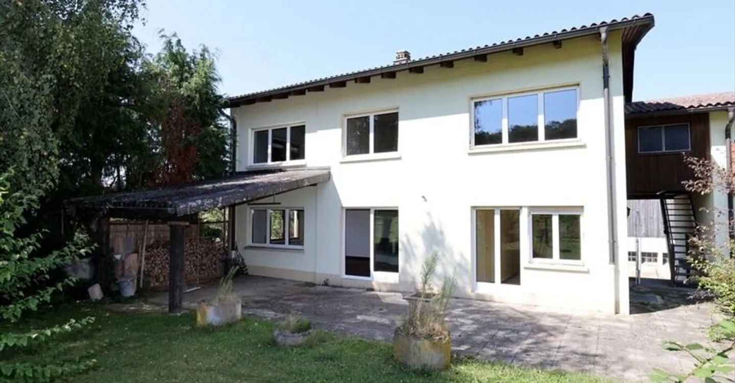 Geräumige Familienvilla mit Wohnung - Foto 3 von 12