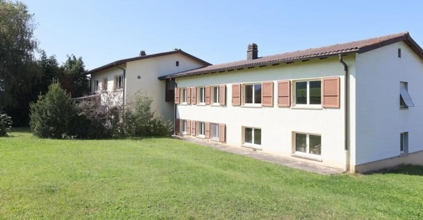 Geräumige Familienvilla mit Wohnung - Foto 2 von 12