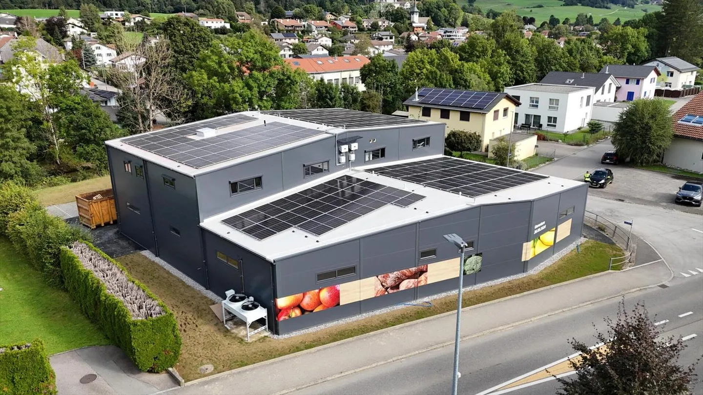 Schöne kommerzielle Bruttogeschäftsfläche von 208 m2 zur Miete in Courtelary - Foto 1 von 10